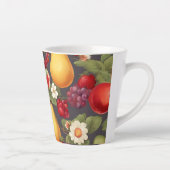 Verschillende vruchten, weelderige bladeren en pra latte mok (Rechts)