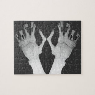 Verschrikkelijk gruwelijke, verdoofde monsterhande legpuzzel