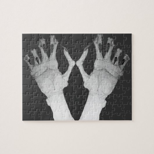 Verschrikkelijk gruwelijke, verdoofde monsterhande legpuzzel (Horizontaal)