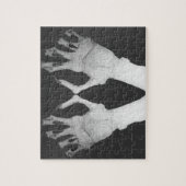 Verschrikkelijk gruwelijke, verdoofde monsterhande legpuzzel (Verticaal)