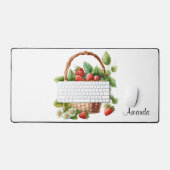 Verse aardbeien in een rieten mand bureaumat (Keyboard & Muis)