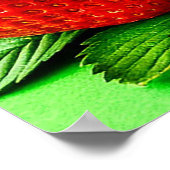 Verse aardbeien tentoongesteld op groen veld poster (Hoek)