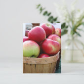 Verse appelen in mandje op de boerenmarkt briefkaart (Staand voorkant)