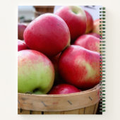 Verse appelen in mandje op de boerenmarkt notitieboek (Achterkant)