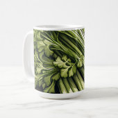 Verse bos selderij op hout koffiemok (Voorkant links)