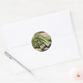Verse bos selderij op hout ronde sticker (Envelop)