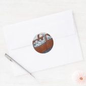 Verse Clams in het  Engels Wooden Basket Ronde Sticker (Envelop)