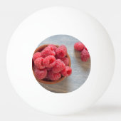 Verse frambozen in een kom pingpongbal (Voorkant)