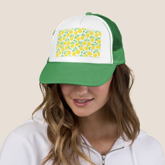 Verse gele luiers - trucker pet (In situ)