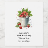 Verse geplukte aardbeien in een emmer wijn etiket (Enkel label)