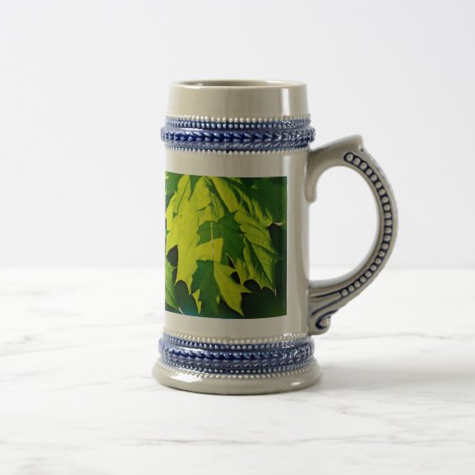 Verse groene esdoornbladeren bierpul (Rechts)