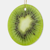 Verse kiwi's. Ronde segmentafsluiting geïsoleerd Keramisch Ornament (Links)