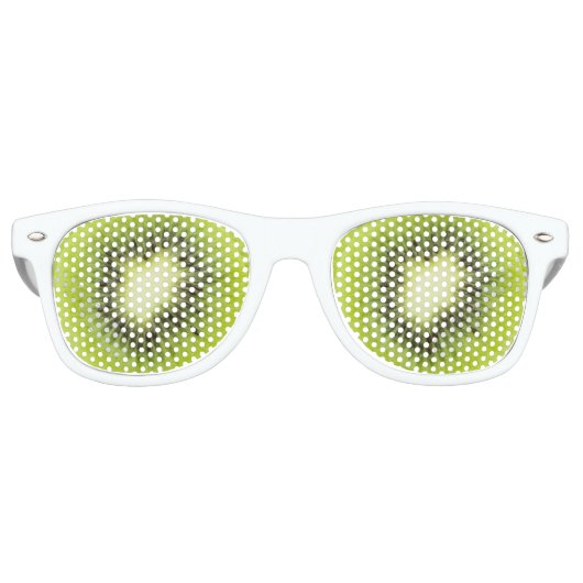 Verse kiwi's. Ronde segmentafsluiting geïsoleerd Retro Zonnebril (Voorkant)