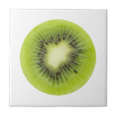 Verse kiwi's. Ronde segmentafsluiting geïsoleerd Tegeltje (Voorkant)