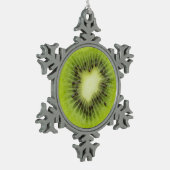 Verse kiwi's. Ronde segmentafsluiting geïsoleerd Tin Sneeuwvlok Ornament (Links)