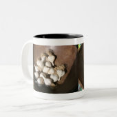 Verse knoflook op Shaker Square Farmers Market Tweekleurige Koffiemok (Voorkant links)