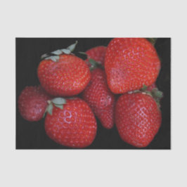 Verse rode aardbeien tissuepapier