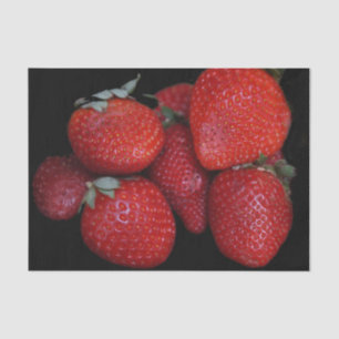 Verse rode aardbeien tissuepapier