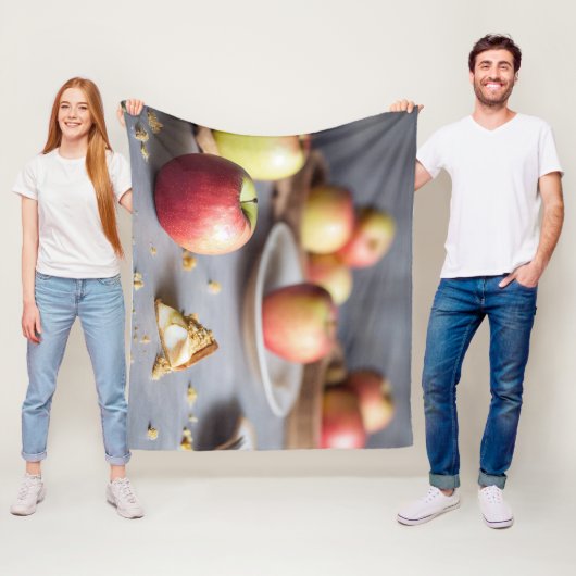 Verse rode appels op tafel, pasteitkruiden fleece deken (In situ)
