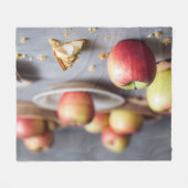 Verse rode appels op tafel, pasteitkruiden fleece deken (Voorkant (Horizontaal))