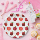 Verse rode appels op wit papieren bordje (Feest)