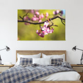 Verse Sakura Bloemen Tegen Een Groene Achtergrond Canvas Afdruk (Insitu (Slaapkamer))