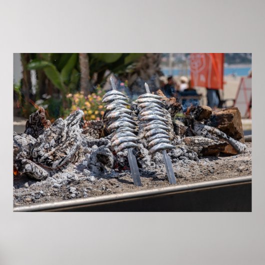 Verse sardientjes grillen boven open vlam op het s poster (Voorkant)