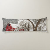 Verse sneeuw op rode schuur lichaamskussen (Achterkant)