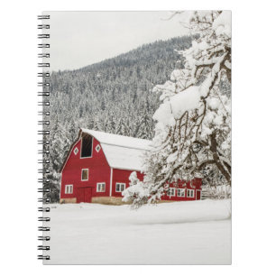 verse sneeuw op rode schuur notitieboek