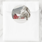 Verse sneeuw op rode schuur ronde sticker (Tas)