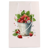 Verse verse aardbeien in een emmer medium cadeauzakje (Voorkant)