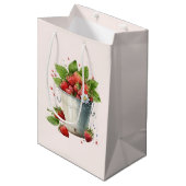 Verse verse aardbeien in een emmer medium cadeauzakje (Voorkant Gekanteld)