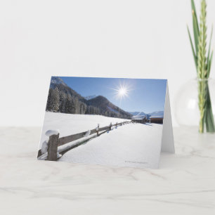 verse, voorbereide ski's over land lopen in een kaart