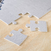 verse, voorbereide ski's over land lopen in een legpuzzel (Zijkant)