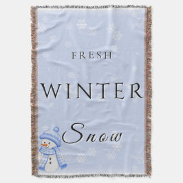 Verse wintersneeuw met sneeuwman en sneeuw deken