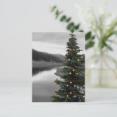 Versierde kerstboom bij Mountain Lake Feestdagenkaart (Staand voorkant)