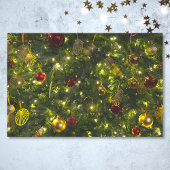  versierde kerstboom rood groen goud tissuepapier