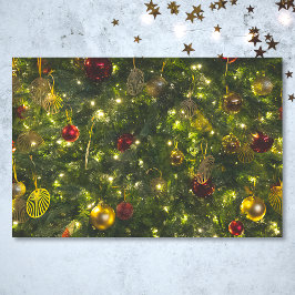  versierde kerstboom rood groen goud tissuepapier