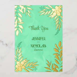 Versieringen van legante bloemen en bladeren voor  folie uitnodiging