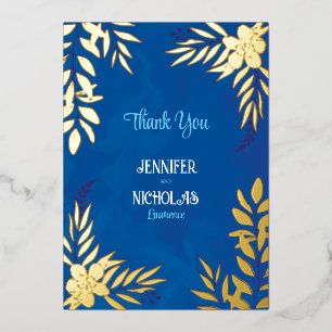 Versieringen van legante bloemen en bladeren voor  folie uitnodiging