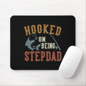 Verslaafd aan het zijn van Stepdad Vaderdag Gevist Muismat (Met muis)