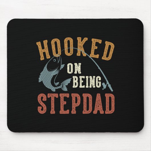 Verslaafd aan het zijn van Stepdad Vaderdag Gevist Muismat (Voorkant)