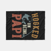 Verslaafd aan Papi Vaderdag Vissen Papi zijn Fleece Deken (Voorkant (Horizontaal))