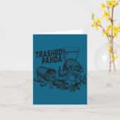 Verslaande Panda Grappige Dronken Wasbeer Kaart (Gele Bloem)