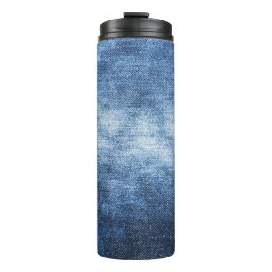 Versleten denim stof, gestructureerde achtergrond. thermosbeker