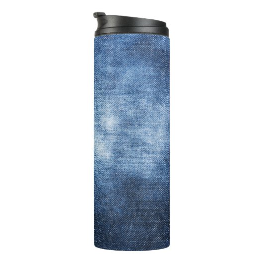Versleten denim stof, gestructureerde achtergrond. thermosbeker (Geroteerd rechts)