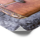 , versleten koffer aan de zijkant van de weg poster (Hoek)