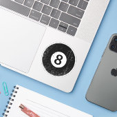 Versleten, verdrietige grunge acht bal sticker (Laptop met iPhone)