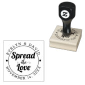 Verspreid de liefde, trouwdatum en namen bruiloft rubberstempel (Gestempeld)