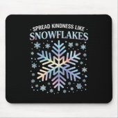 Verspreid vriendelijkheid als sneeuwvlokken Kerstl Muismat (Voorkant)